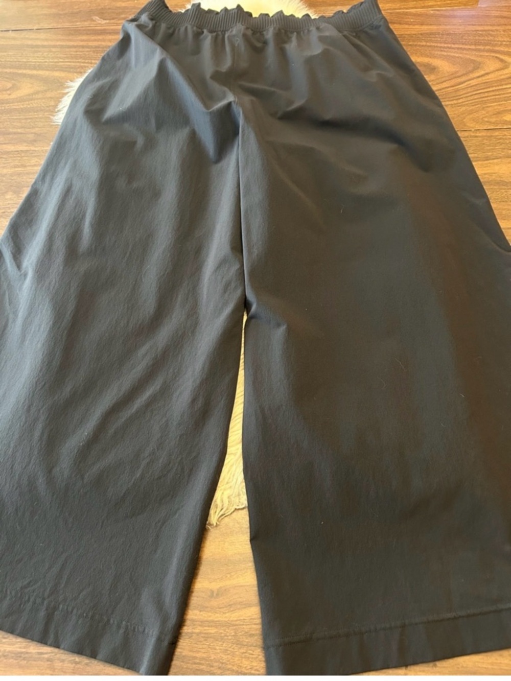 Lululemon Black Woven, ruffle waist, 25 Crop, wide leg, high waist Large - Picture 7 of 9